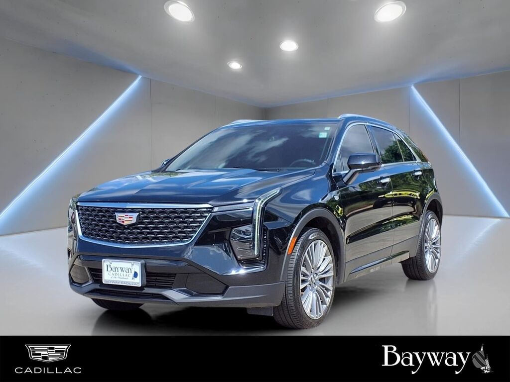 2025 Cadillac XT4 — photo 1 of 7