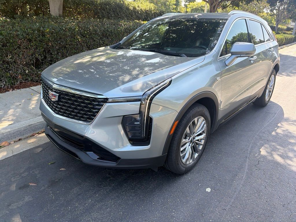 2025 Cadillac XT4 — photo 1 of 7