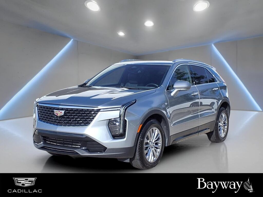 2025 Cadillac XT4 — photo 1 of 7