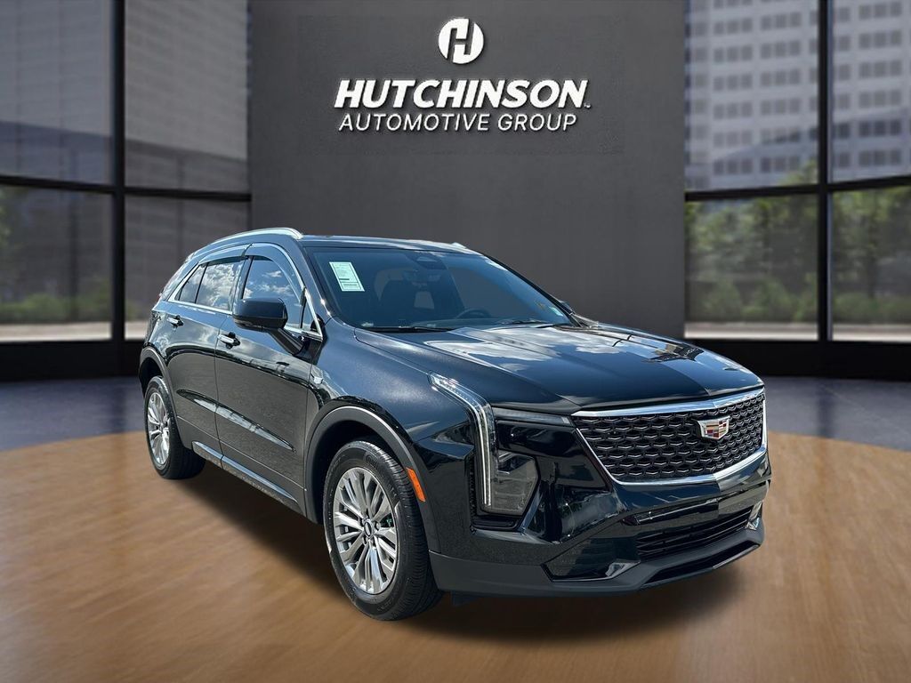 2024 Cadillac XT4 — photo 1 of 7
