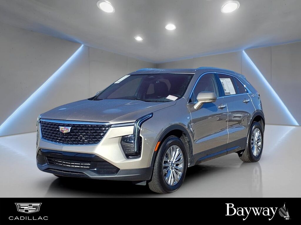 2025 Cadillac XT4 — photo 1 of 7