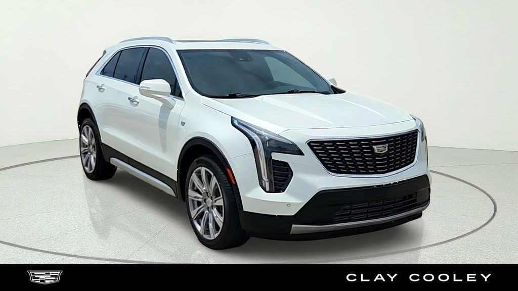 2023 Cadillac XT4 — photo 1 of 7