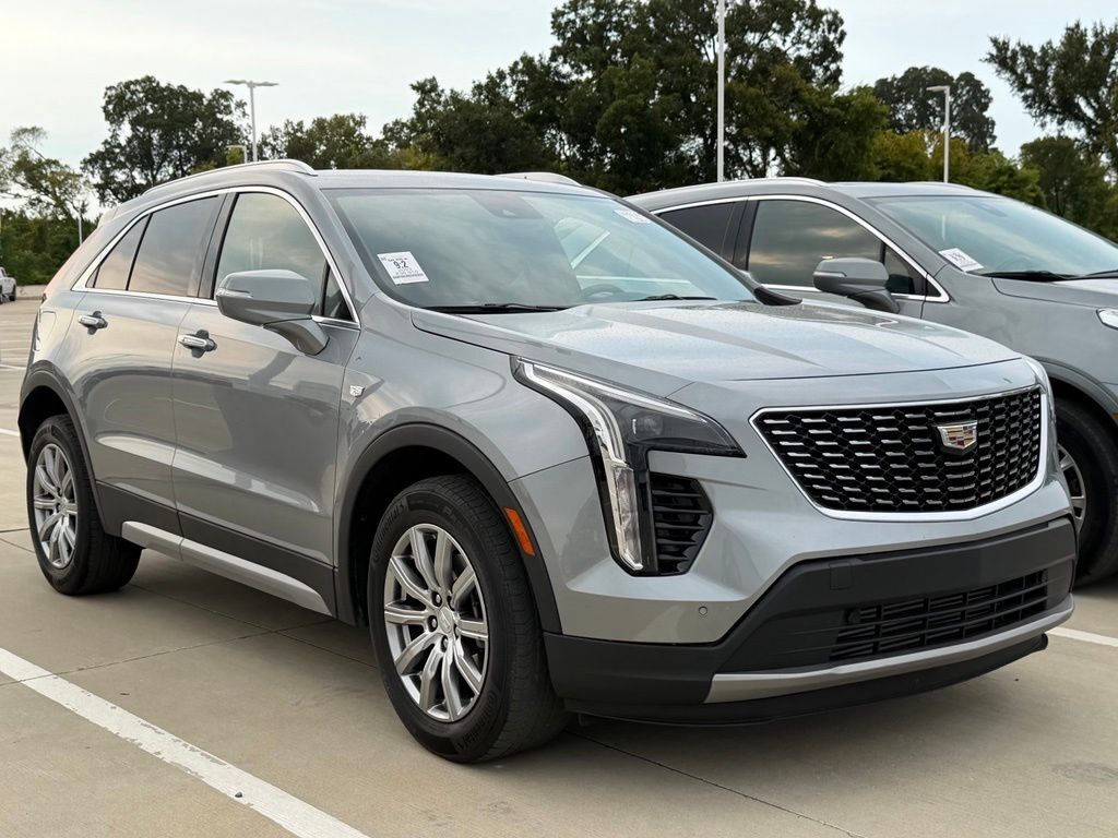 2023 Cadillac XT4 — photo 1 of 7