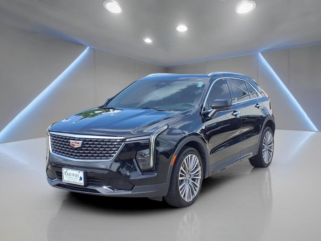 2024 Cadillac XT4 — photo 1 of 6