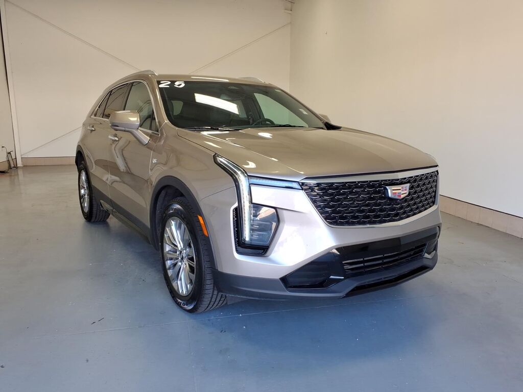 2025 Cadillac XT4 — photo 1 of 7