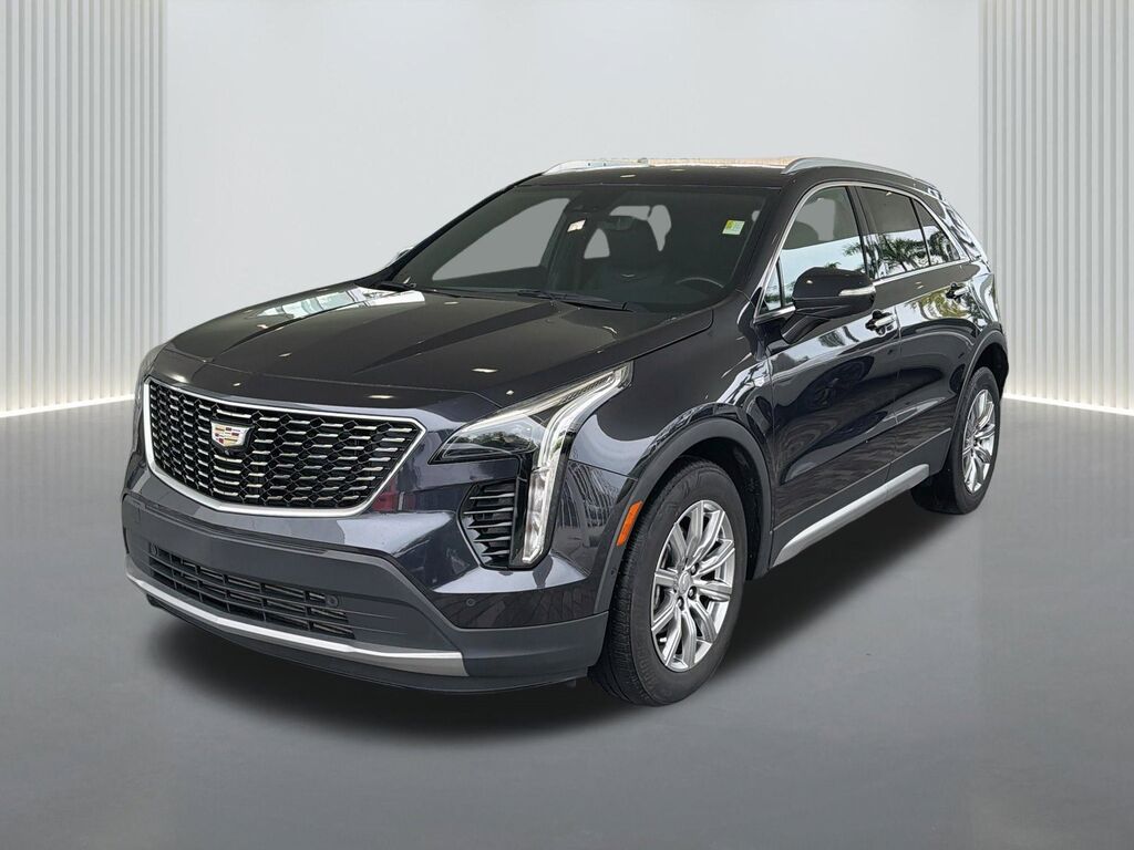 2022 Cadillac XT4 — photo 1 of 7
