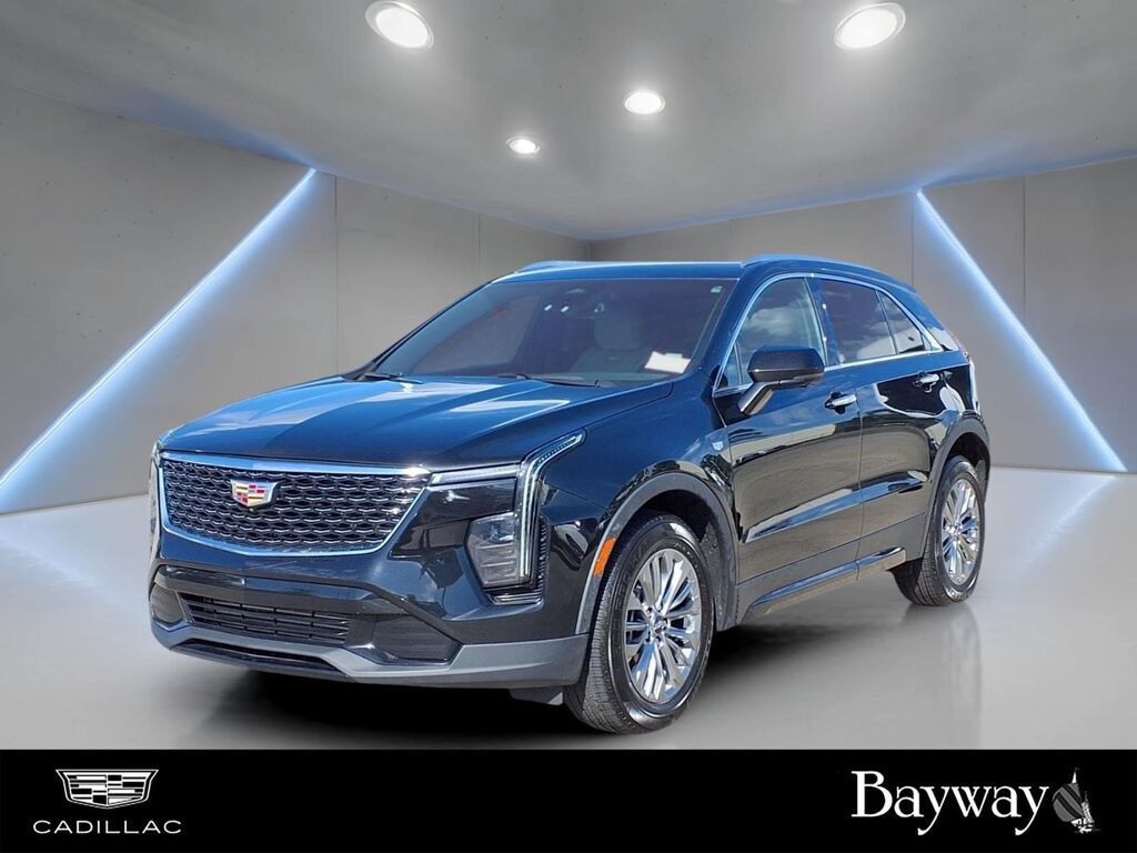 2025 Cadillac XT4 — photo 1 of 7