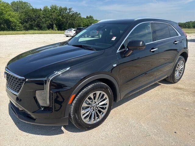 2025 Cadillac XT4 Premium Luxury — photo 1 of 16