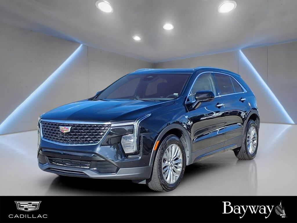 2025 Cadillac XT4 — photo 1 of 7