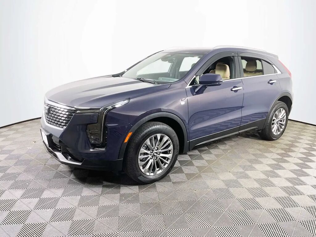 2024 Cadillac XT4 Premium Luxury — photo 1 of 9