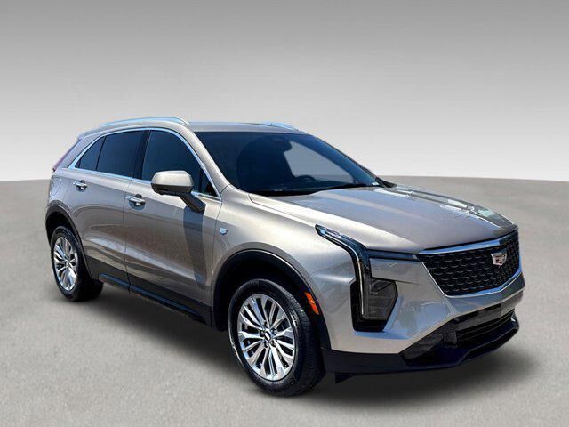 2025 Cadillac XT4 Premium Luxury — photo 1 of 13