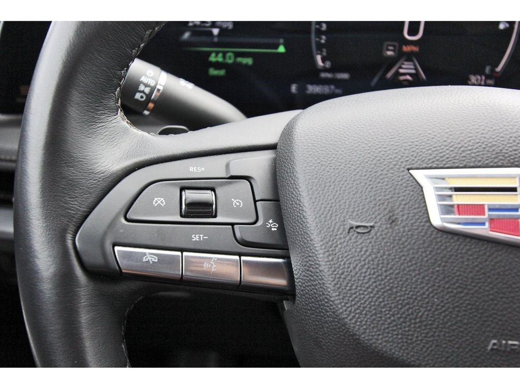 2025 Cadillac XT4 — photo 1 of 7