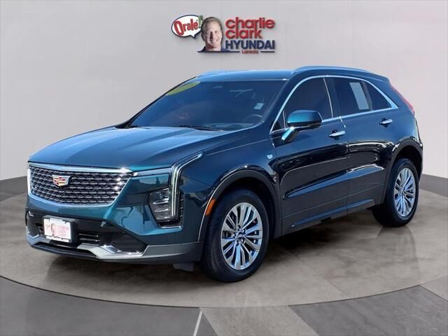 2025 Cadillac XT4 Premium Luxury — photo 1 of 13
