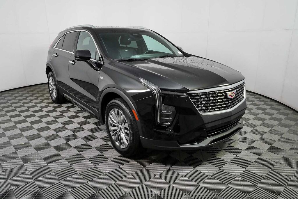 2025 Cadillac XT4 — photo 1 of 7