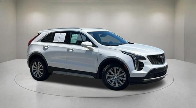 2022 Cadillac XT4 Premium Luxury — photo 1 of 13