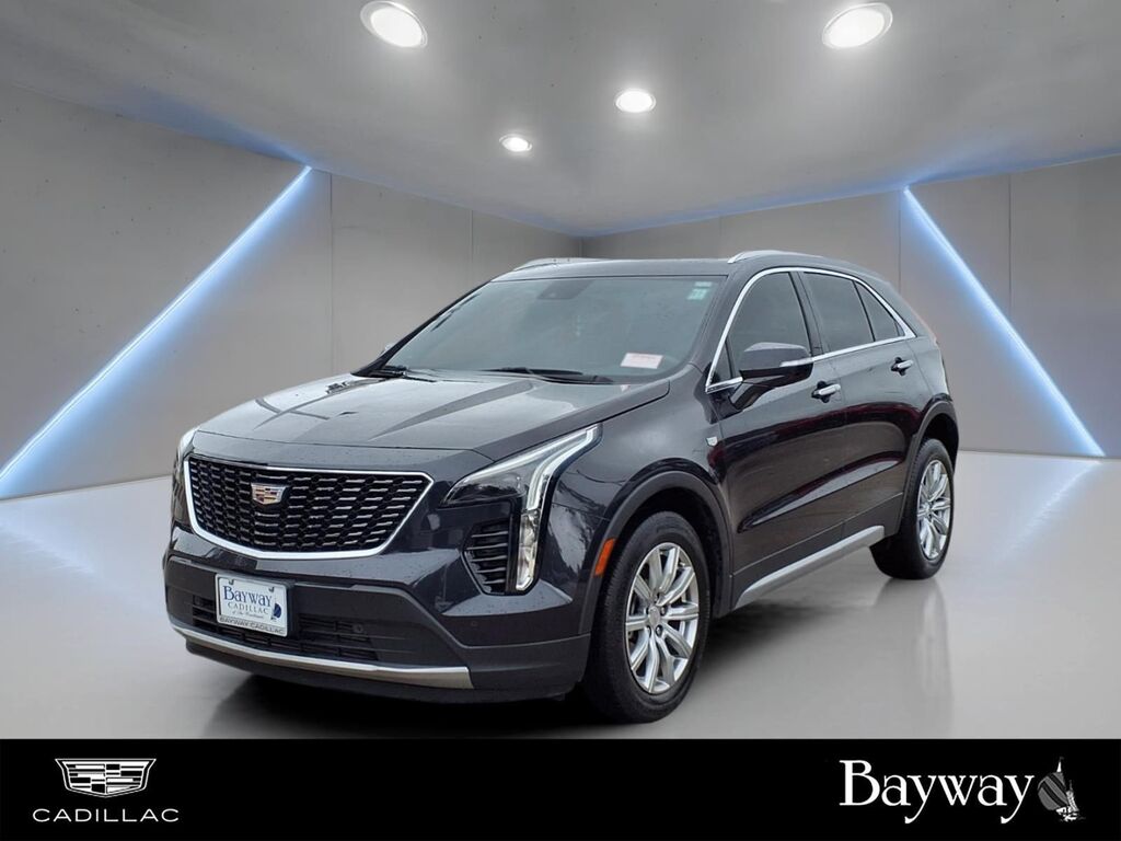 2023 Cadillac XT4 — photo 1 of 6