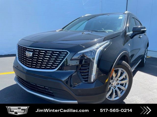 2022 Cadillac XT4 — photo 1 of 7