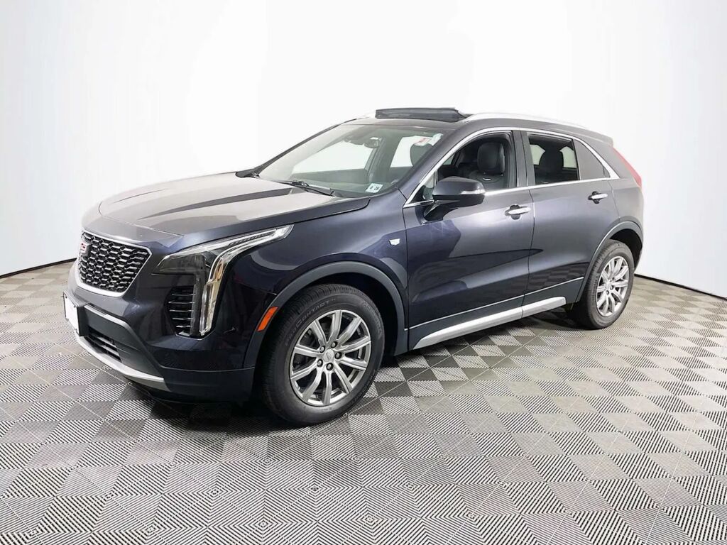 2023 Cadillac XT4 Premium Luxury — photo 1 of 13