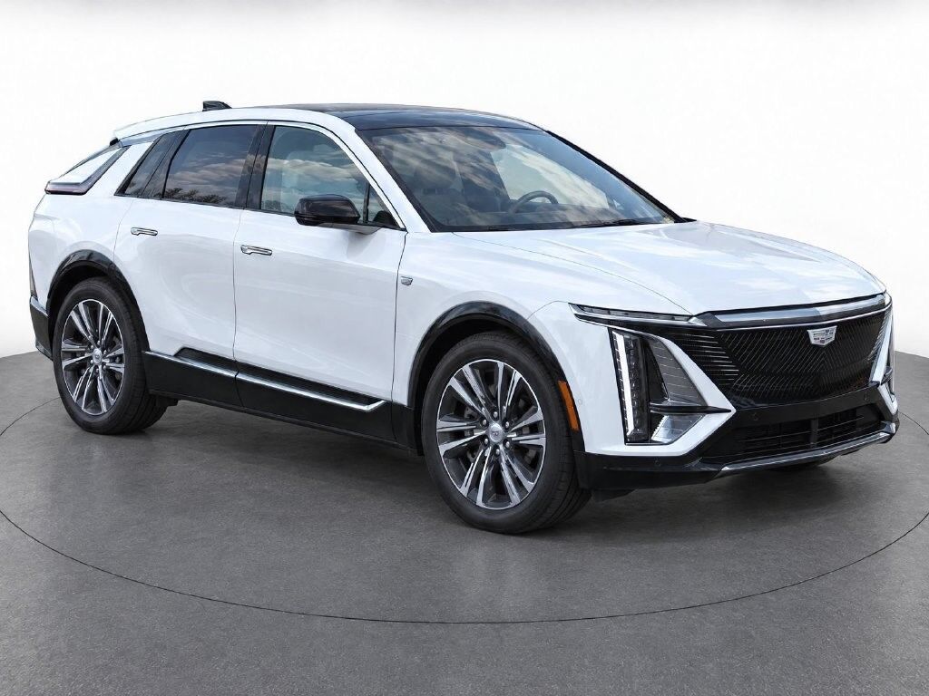 2024 Cadillac XT4 — photo 1 of 7