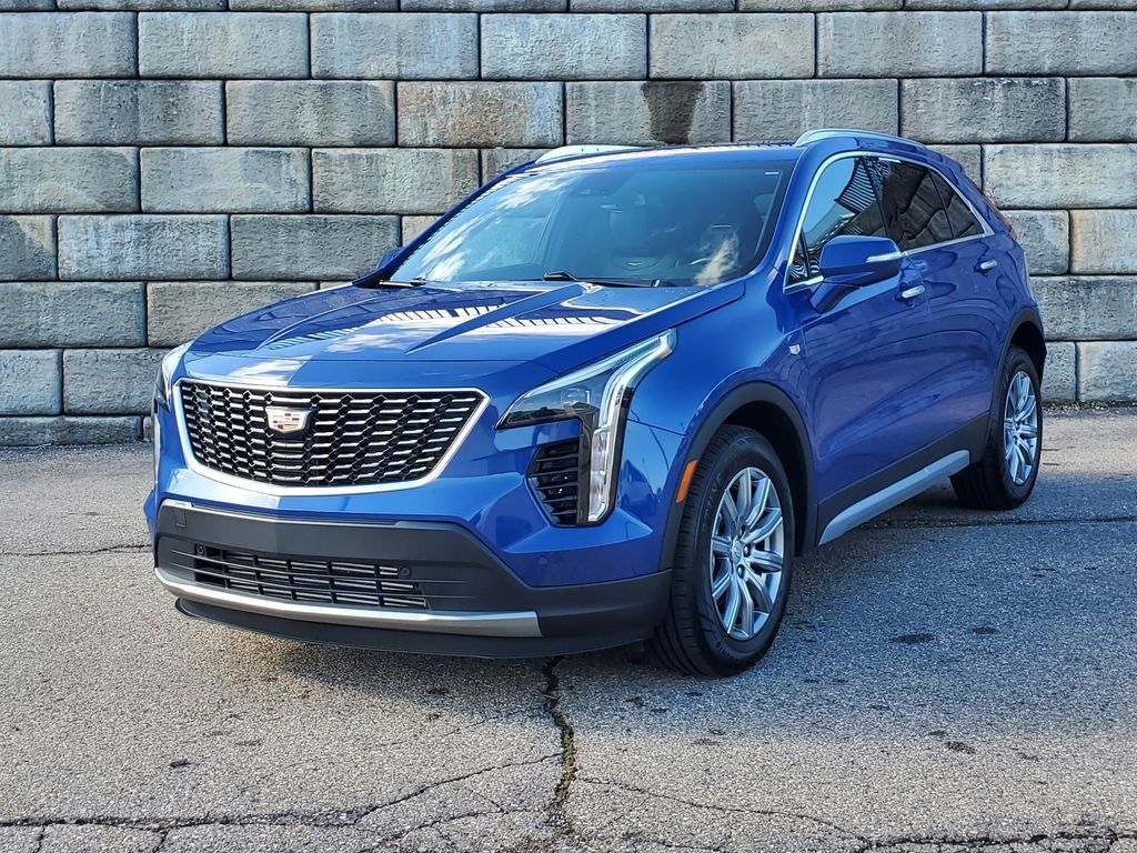 2023 Cadillac XT4 — photo 1 of 7