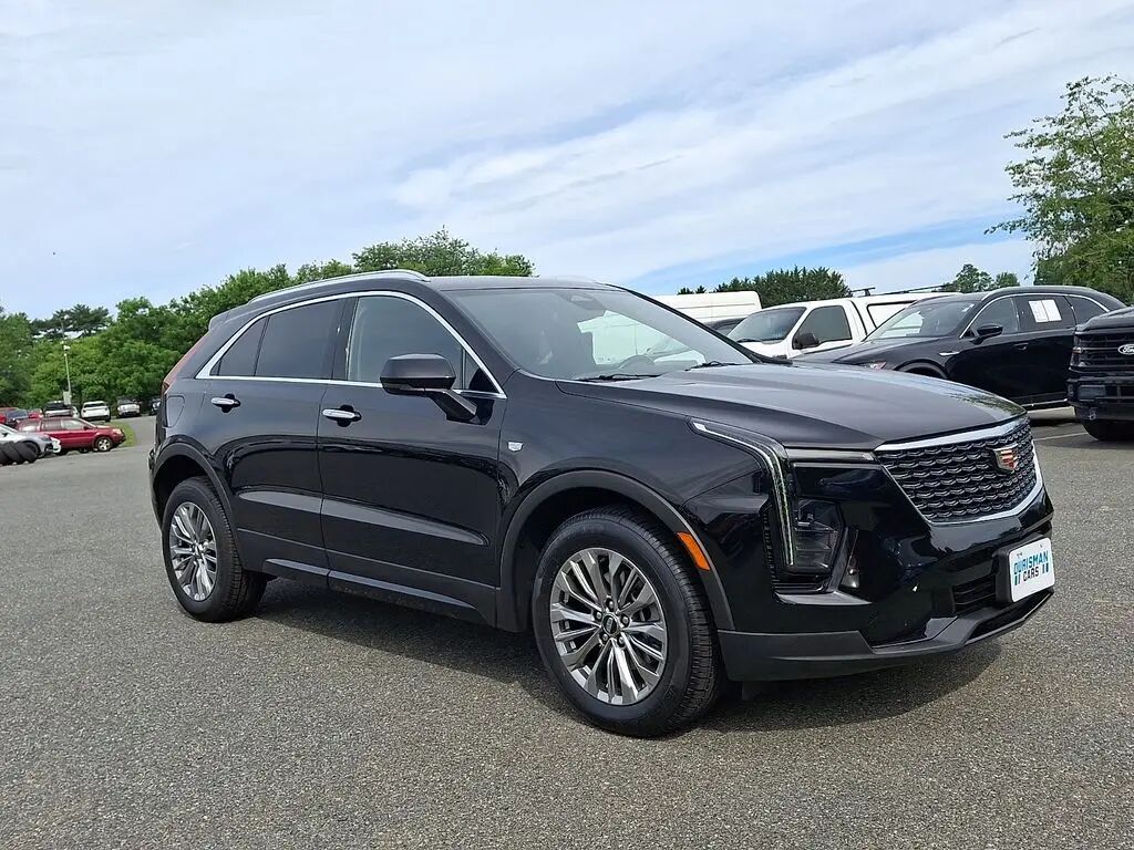 2024 Cadillac XT4 Premium Luxury — photo 1 of 13