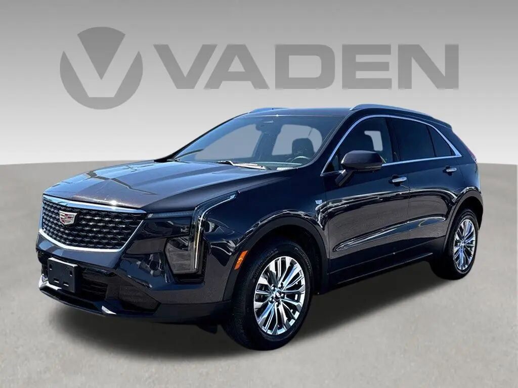 2025 Cadillac XT4 Premium Luxury — photo 1 of 15