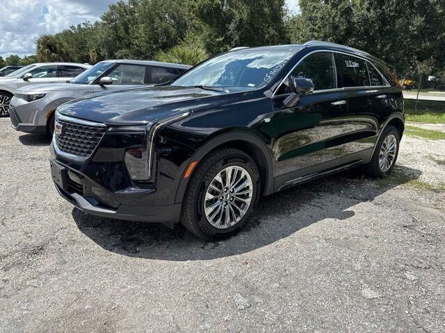 2025 Cadillac XT4 Premium Luxury — photo 1 of 13