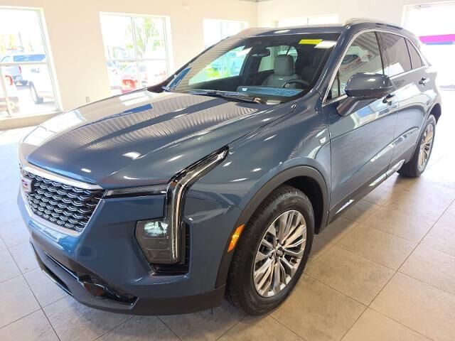 2025 Cadillac XT4 Premium Luxury — photo 1 of 13