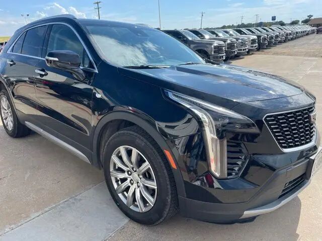 2022 Cadillac XT4 Premium Luxury — photo 1 of 26