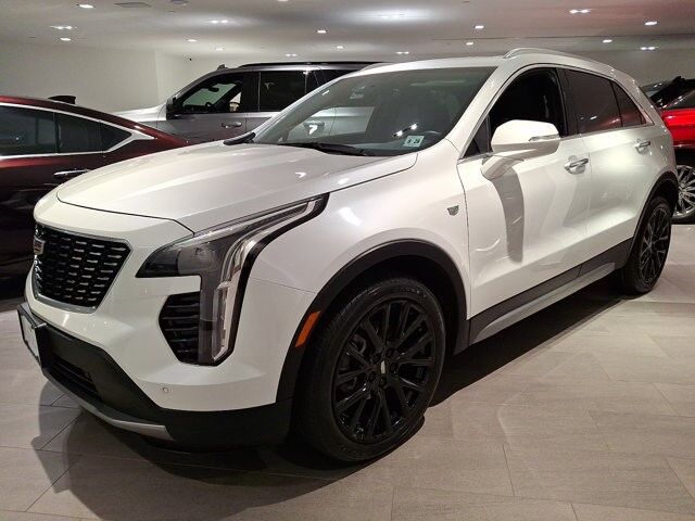 2023 Cadillac XT4 — photo 1 of 7