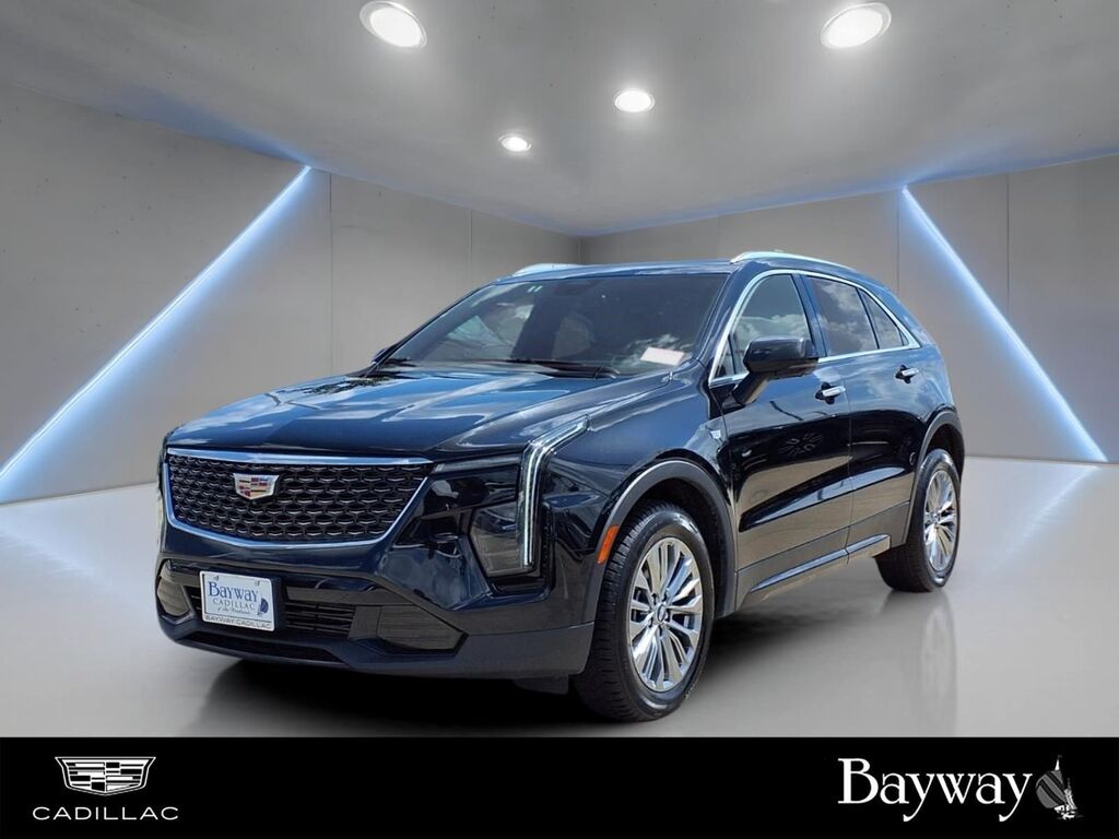 2025 Cadillac XT4 — photo 1 of 7