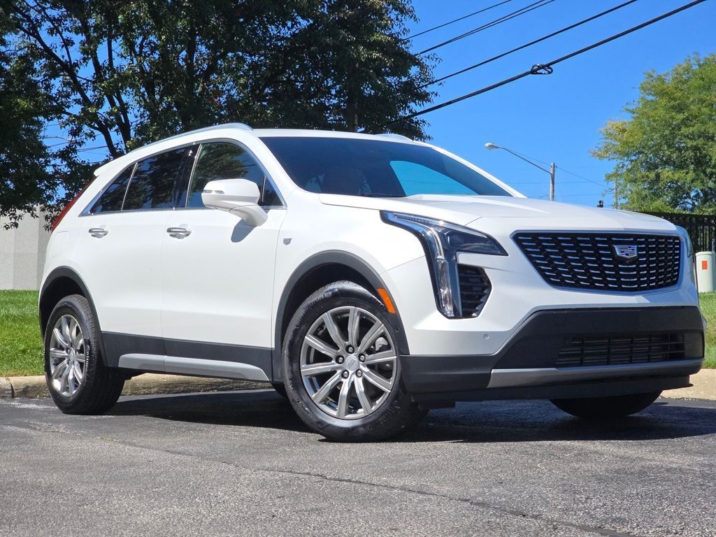 2022 Cadillac XT4 — photo 1 of 7