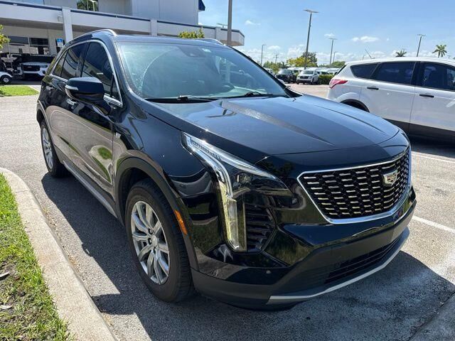 2023 Cadillac XT4 Premium Luxury — photo 1 of 13