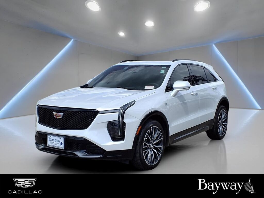 2025 Cadillac XT4 — photo 1 of 7