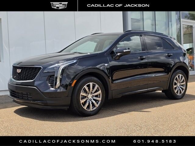 2023 Cadillac XT4 — photo 1 of 7