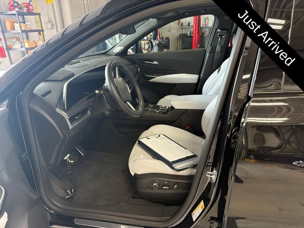 2025 Cadillac XT4 — photo 1 of 6