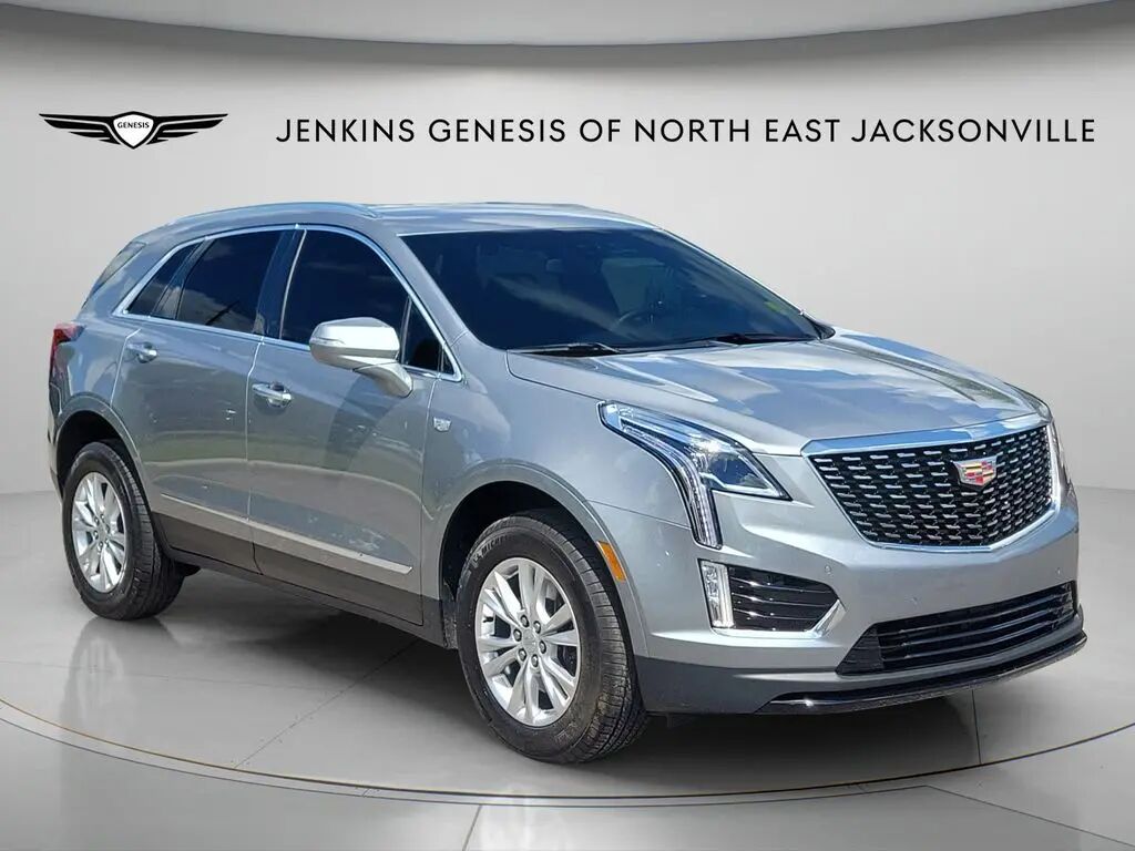 2025 Cadillac XT5 Luxury — photo 1 of 13