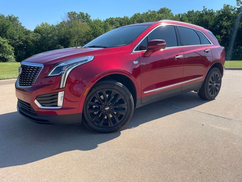 2025 Cadillac XT5 — photo 1 of 7