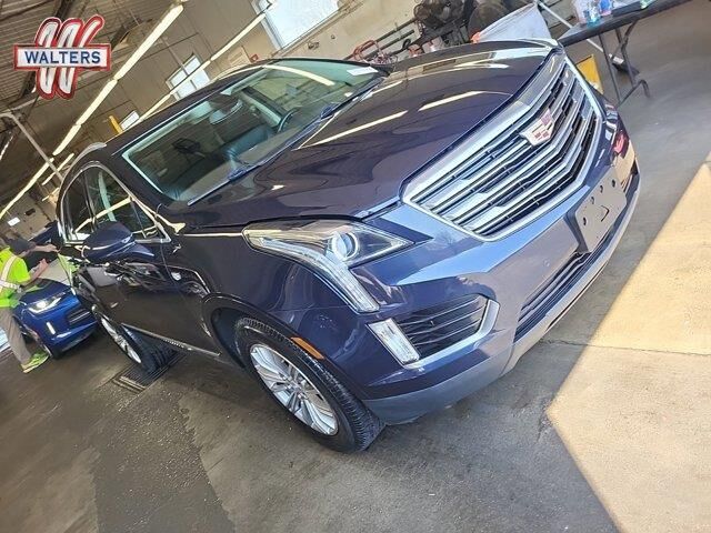 2017 Cadillac XT5 Luxury — photo 1 of 13