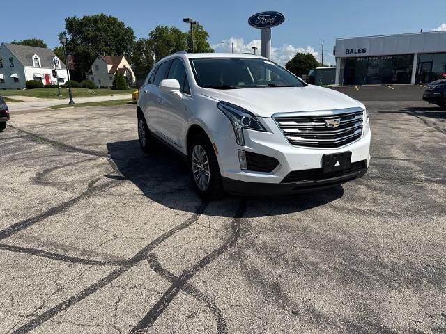 2017 Cadillac XT5 Luxury — photo 1 of 13
