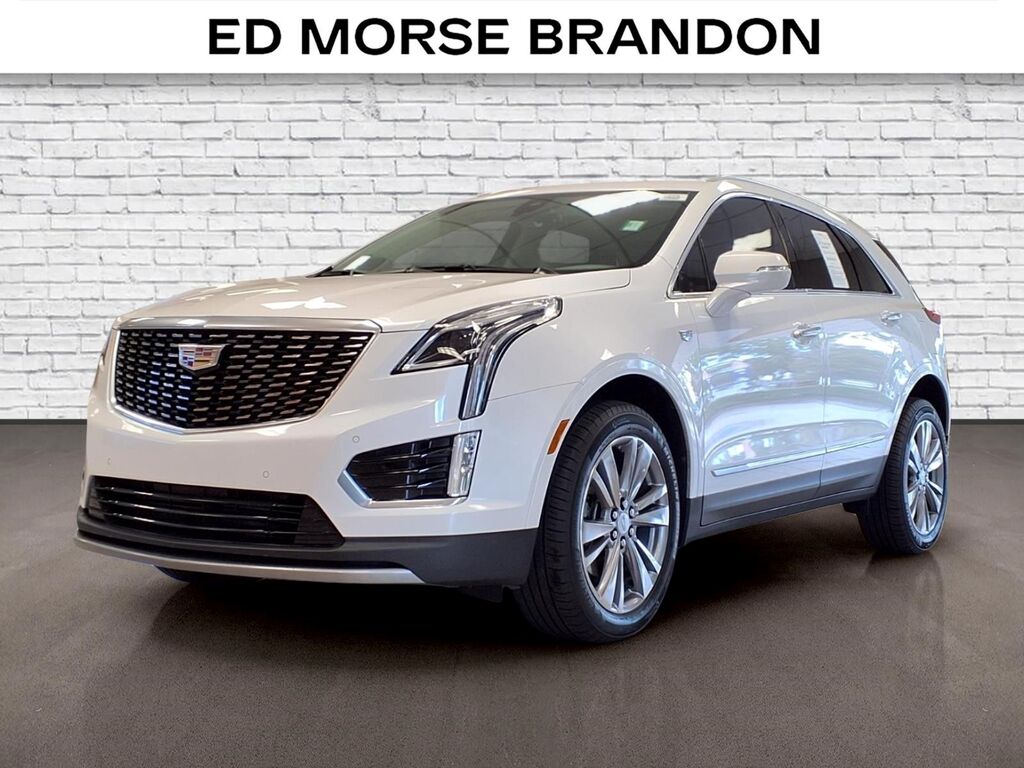 2025 Cadillac XT5 — photo 1 of 7