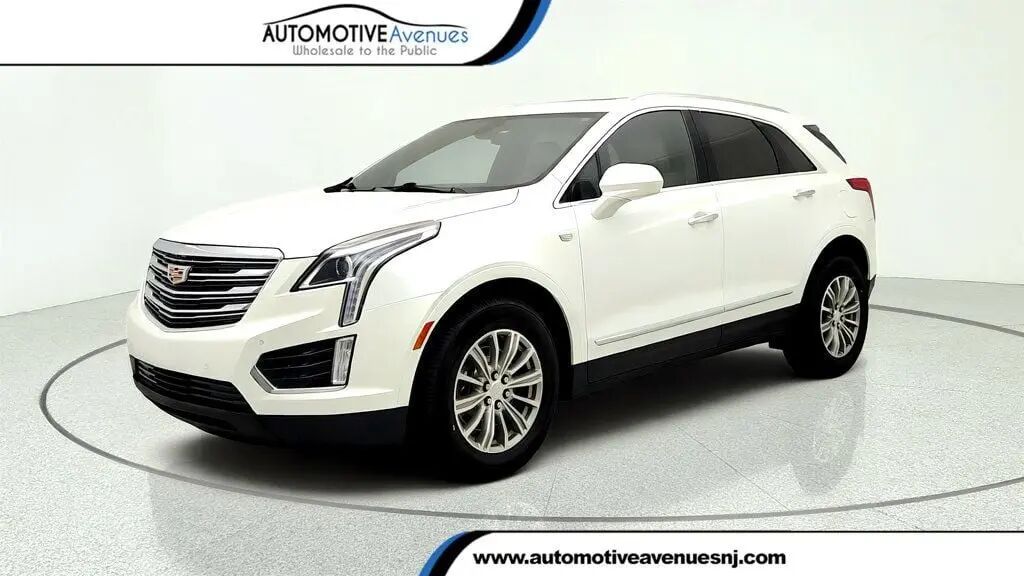 2019 Cadillac XT5 Luxury — photo 1 of 39
