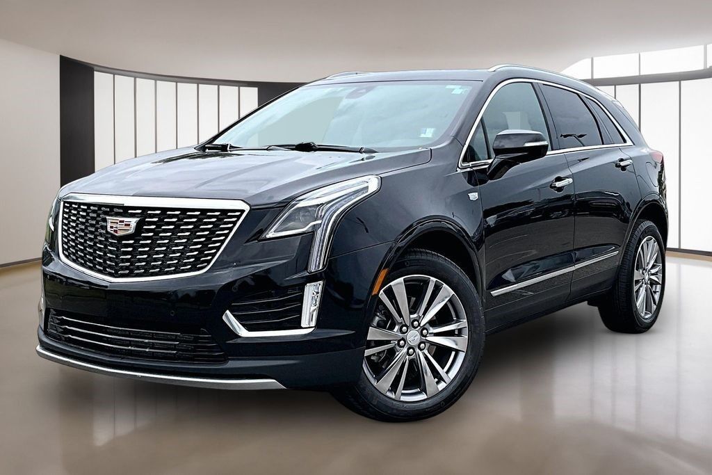 2025 Cadillac XT5 — photo 1 of 7