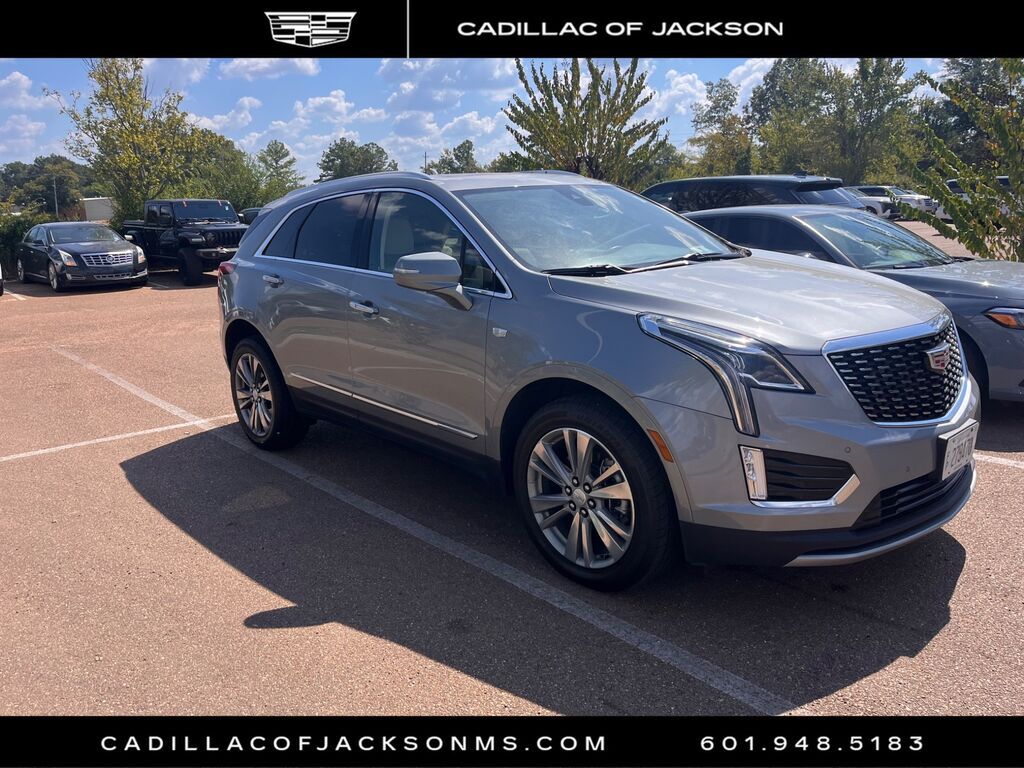 2025 Cadillac XT5 — photo 1 of 7