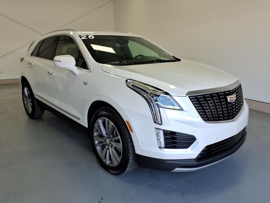 2025 Cadillac XT5 — photo 1 of 7