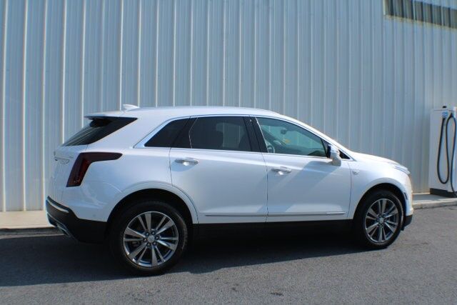 2026 Cadillac XT5 — photo 1 of 6