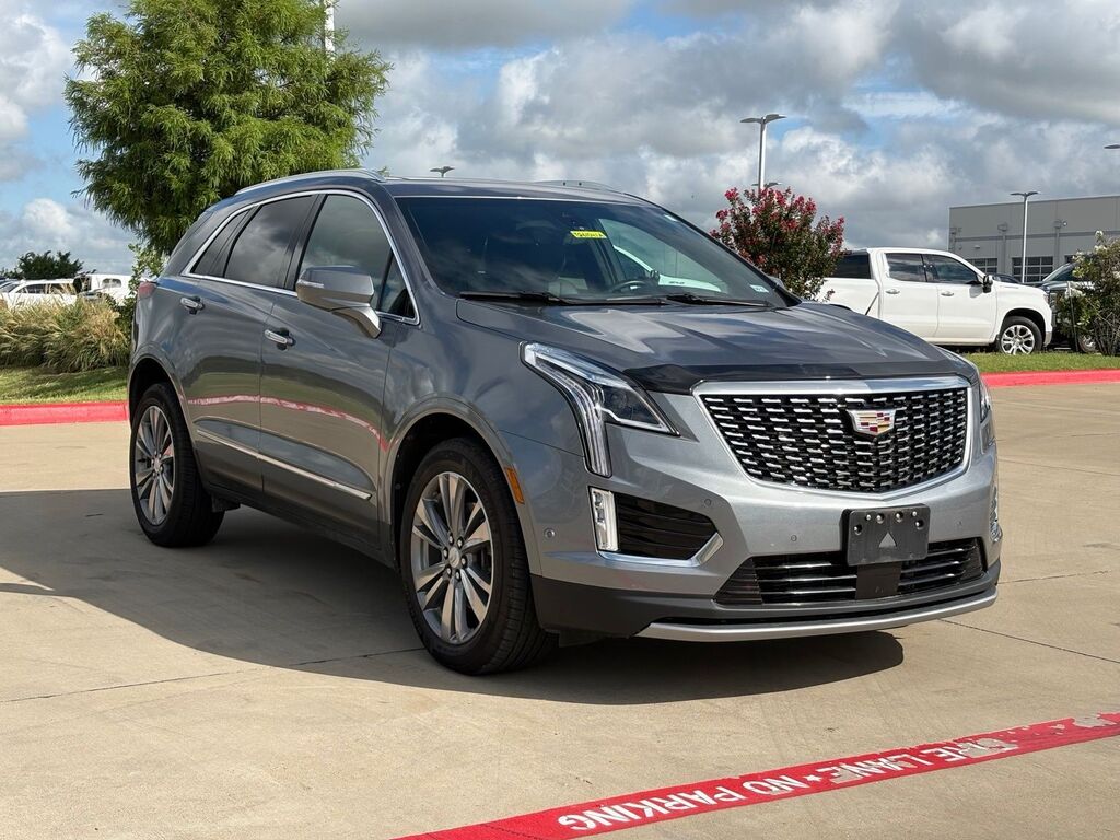 2022 Cadillac XT5 — photo 1 of 7