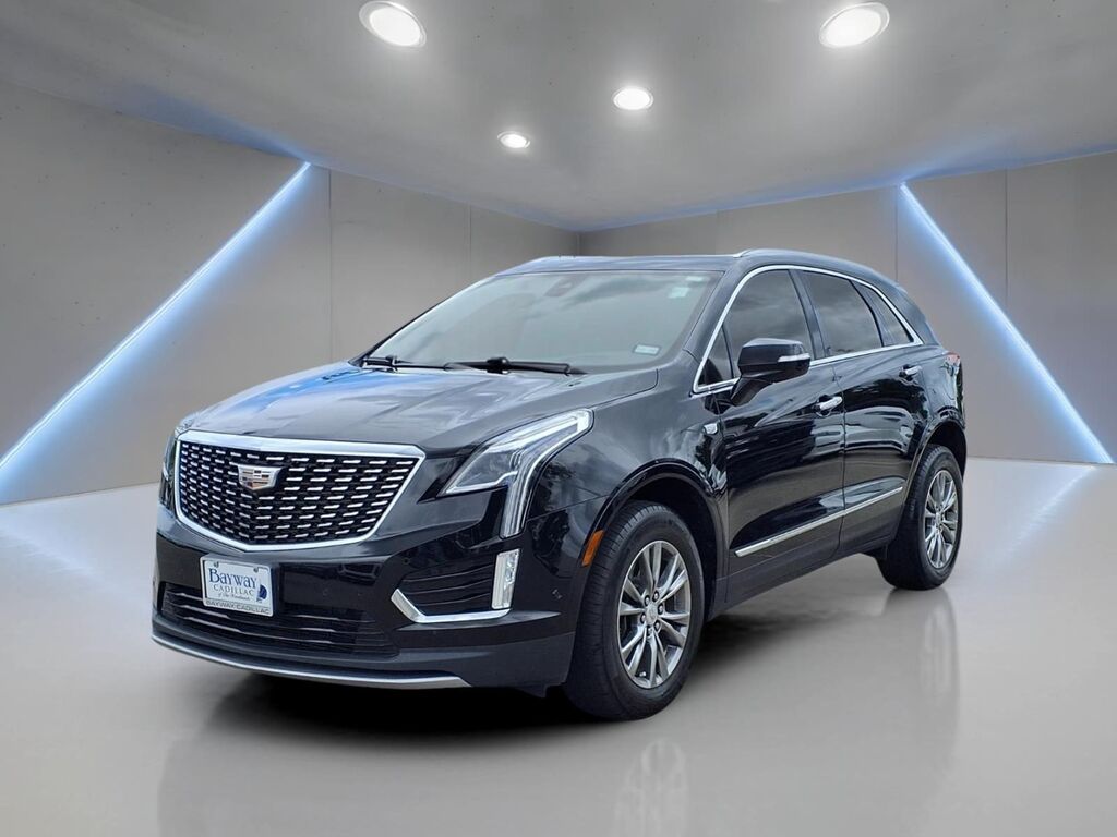 2022 Cadillac XT5 — photo 1 of 7
