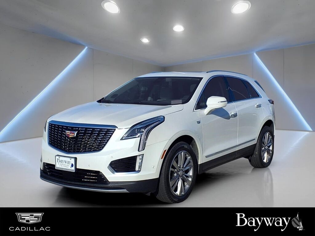 2025 Cadillac XT5 — photo 1 of 6