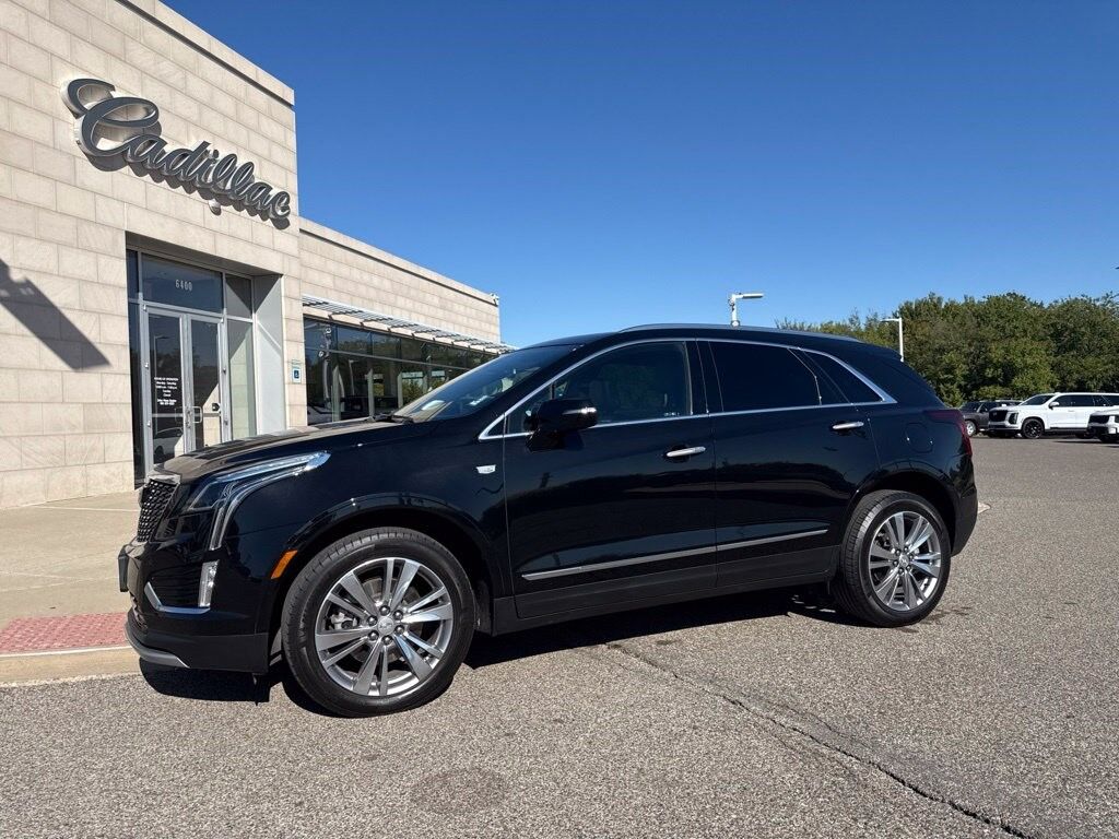2024 Cadillac XT5 — photo 1 of 7